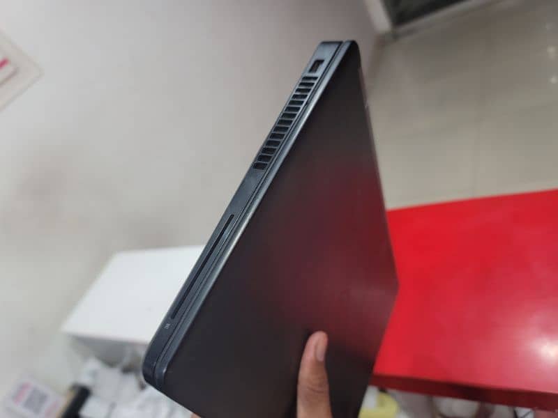 Dell latitude E5470 i5 6th generation Ram 8gb 6