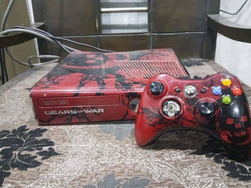 Xbox 360 S Gears of War Special Edition 0