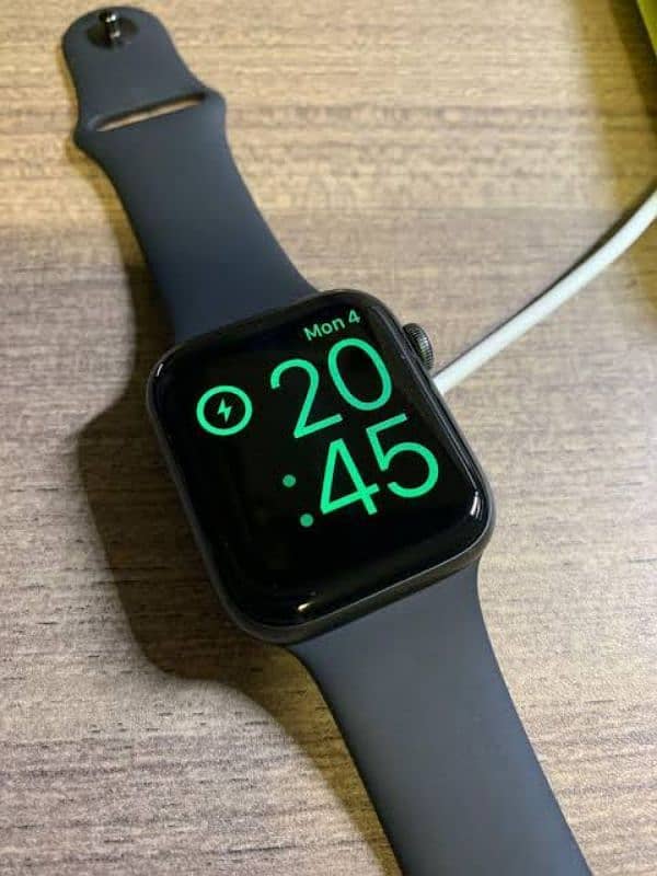 Apple watch series 8 -45 mm 4