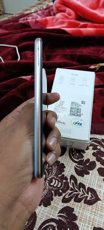 Vivo Y 19  4GB Ram 128 GB Rom 5