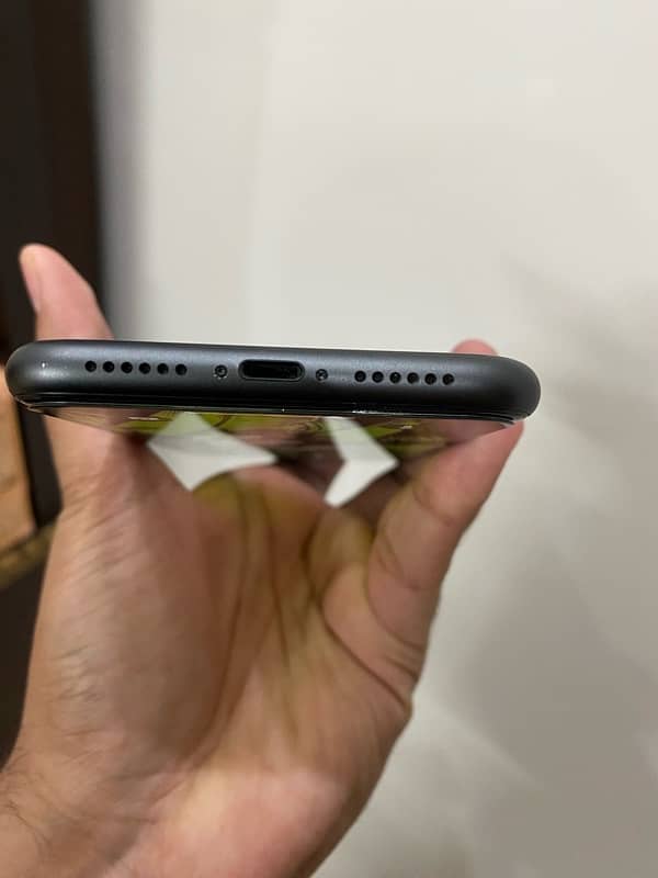 iPhone 11 64GB Factory Unlock 4