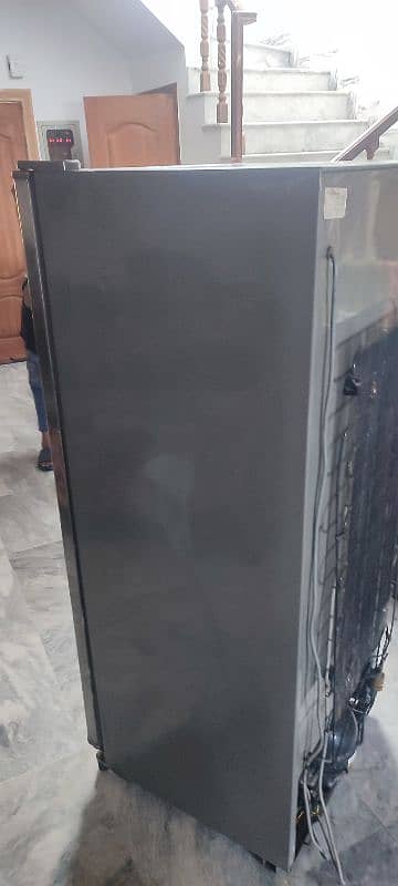 Dawlance vertical deepfreezer 0