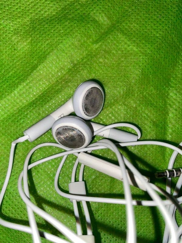 imported handfree good quality,original sumsang earphone,good bass 2