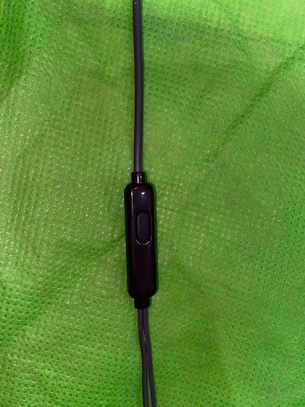 imported handfree for gaming, good bass, good quality mic, 2