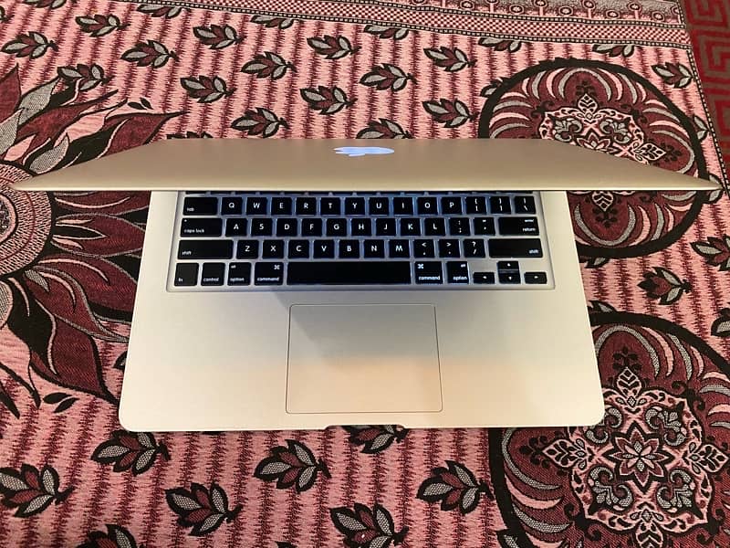 MacBook Air 13 inch Early 2015 4