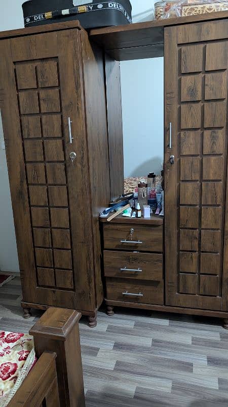 King Size Bed, Wardrobe and Dressing Table 10