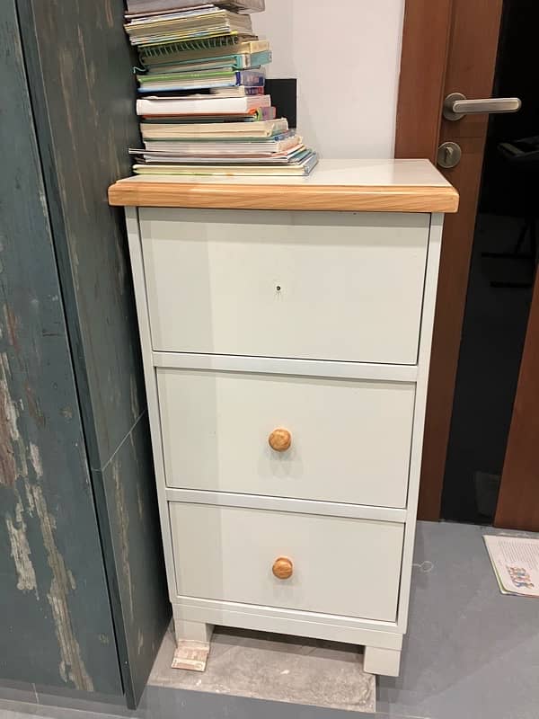 single bed with 3-drawer side table 6