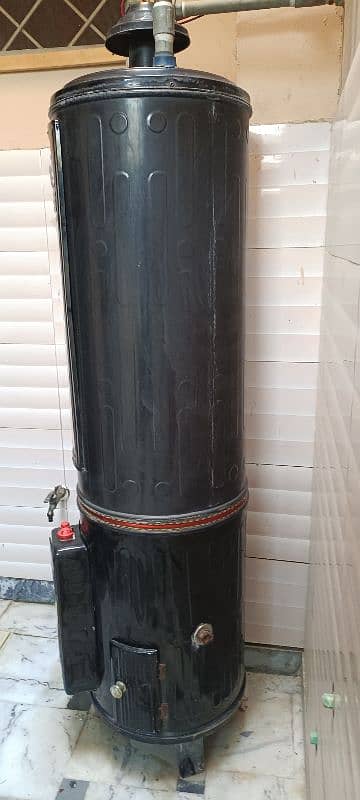 Geyser FOR SALE (NEAT AND CLEAN) 35 liter 1