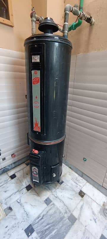 Geyser FOR SALE (NEAT AND CLEAN) 35 liter 3