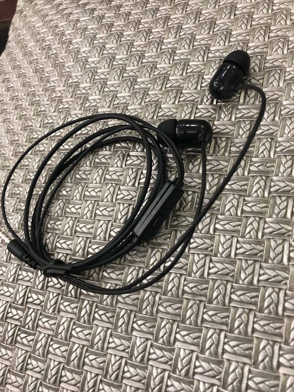 Handfree with mic white/black 1