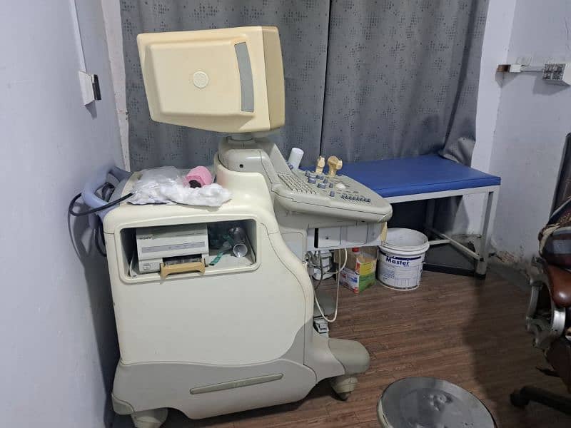 GE LOGIQ 5 pro ultrasound machine for urgent sale. 2