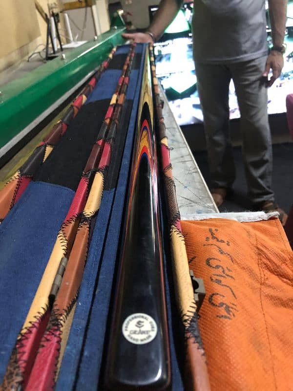 Grand Thailand One piece cue. 4