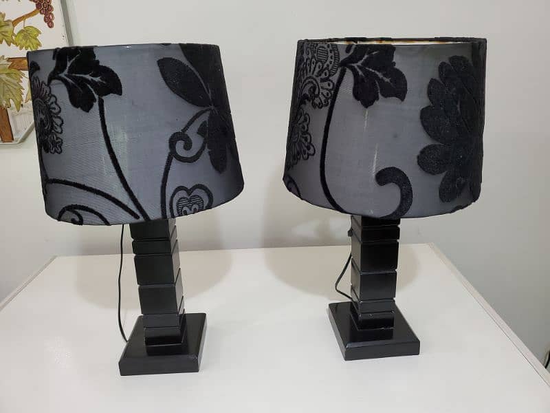 2 Pair of Table Lamps Just like new 2