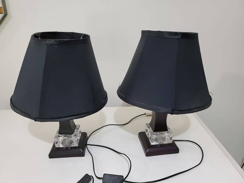 2 Pair of Table Lamps Just like new 15