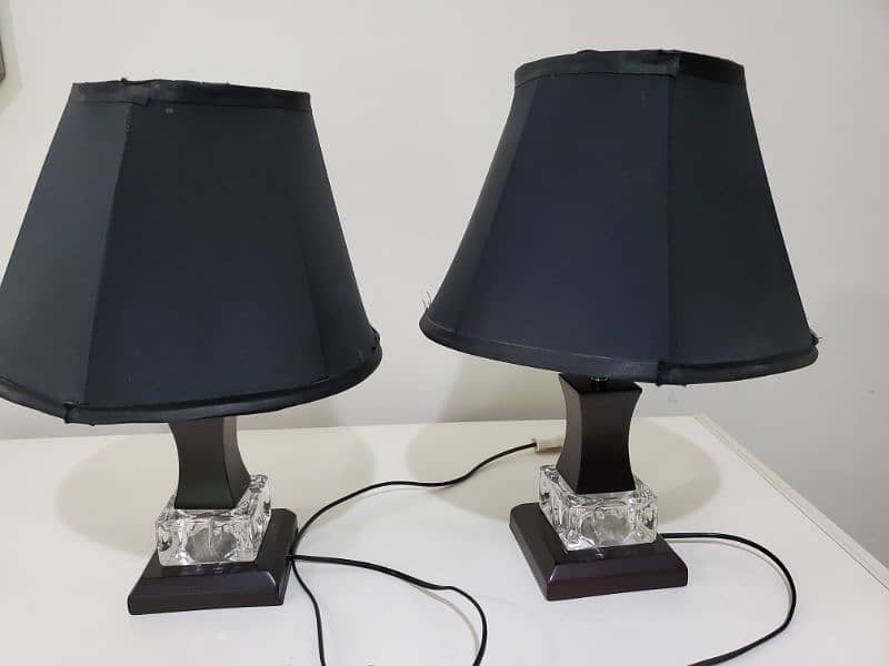 2 Pair of Table Lamps Just like new 16