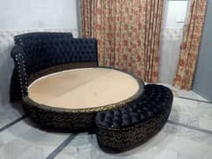 Ye bed with stood  circle design ma hamari khud ki bani hai