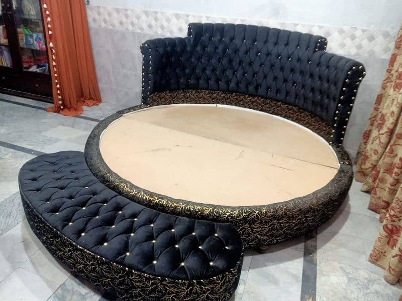 Ye bed with stood  circle design ma hamari khud ki bani hai 3