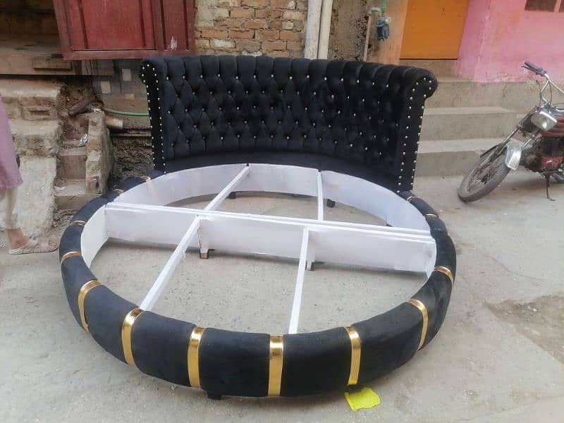 Ye bed with stood  circle design ma hamari khud ki bani hai 8