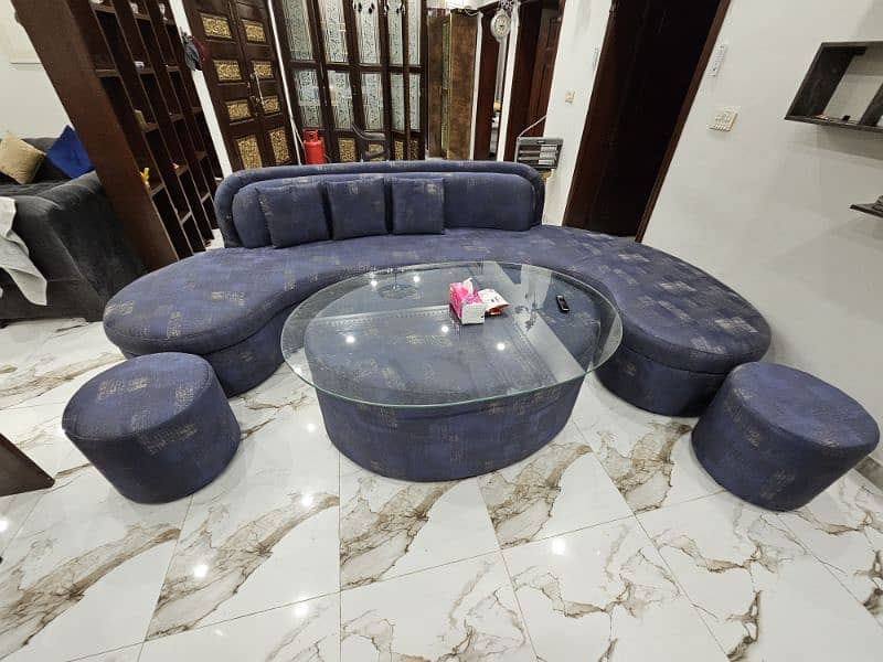 ROUND SHAPE SOFA WITH 2 SOFA STOLE 1