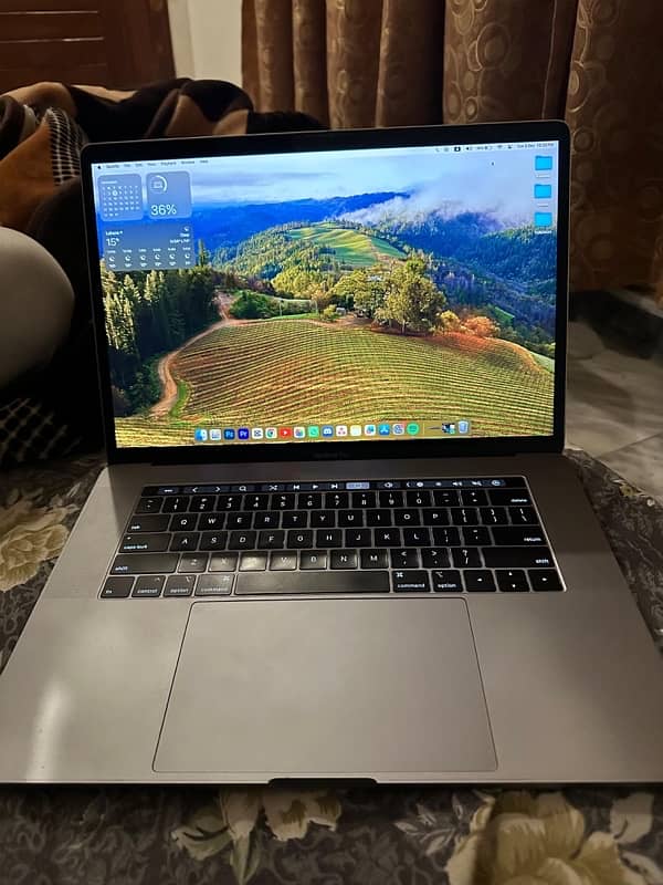 Macbook Pro 2018 15 inch i7 0