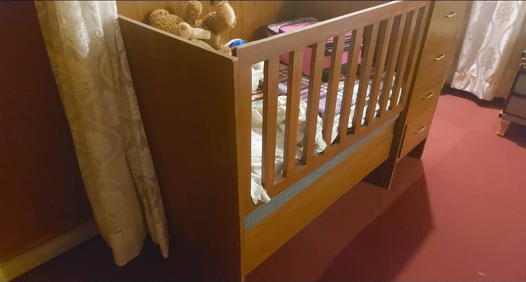 Baby cot 2