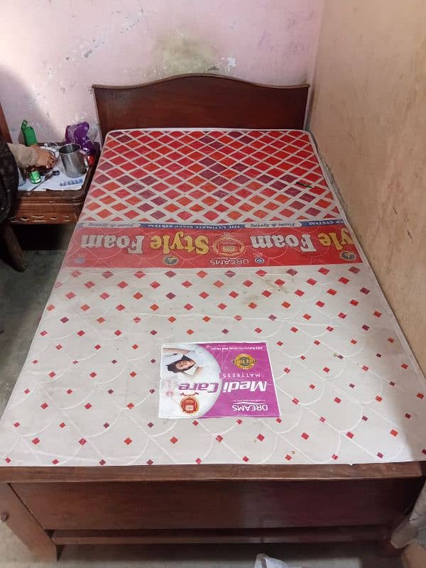 single bed with mattress 0