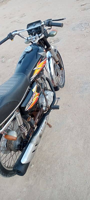 Honda 125 Karachi number first owner 0312/24/92/688 2