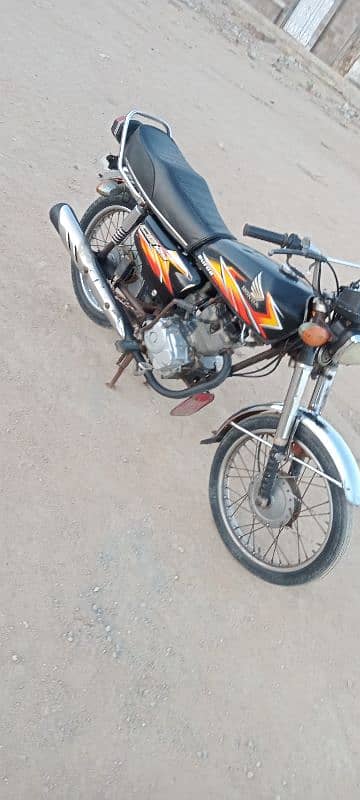 Honda 125 Karachi number first owner 0312/24/92/688 17