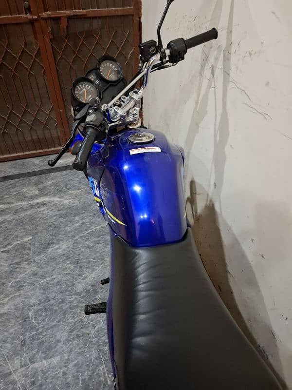 ybr 125G all ok 2021 kay 11 month ki bike hai 9