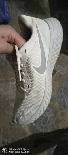 Nike Revolution 5 (Good Condition) UK 9