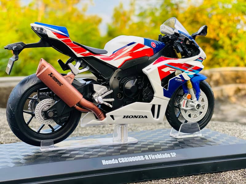 Yamaha YZF-R1 Diecast Model Bike (box packed with Frame) 5