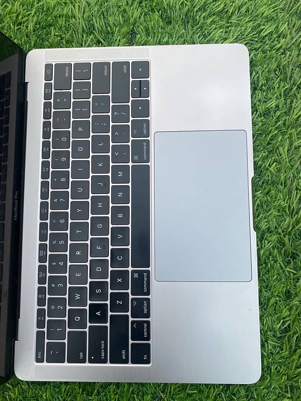 APPLE MACKBOOK PRO 2017 /256GB/13.3 inch/ For Urgent sale 2