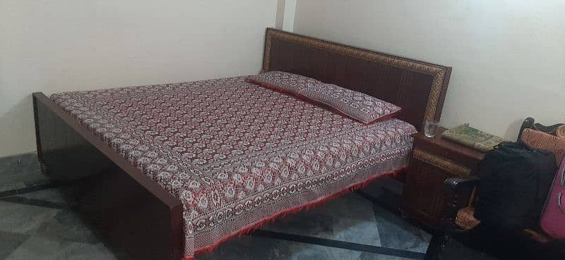 bed set with one side table 0