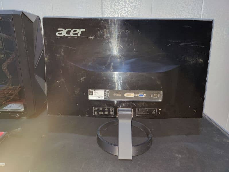 Acer LCD /Borderless Moniter 22" 4