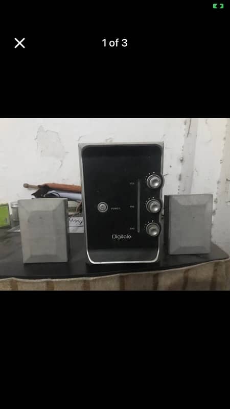 woofer spekar good sounds bass and aux options only 0