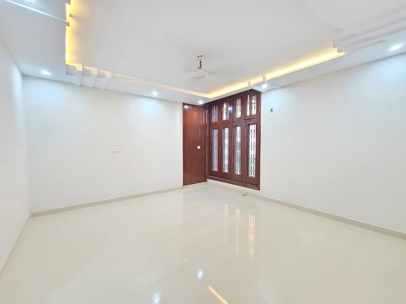 3 Kanal Building For Rent Civiline Near Iqbal Stadium Faisalabad. 20