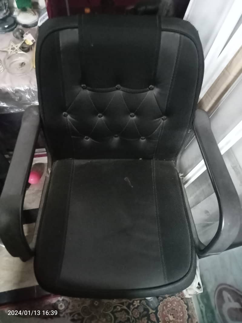 Office Chairs urgent sale 1