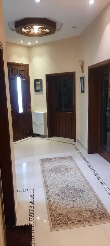 10 Marla Beautiful Hot Location House For Rent 9