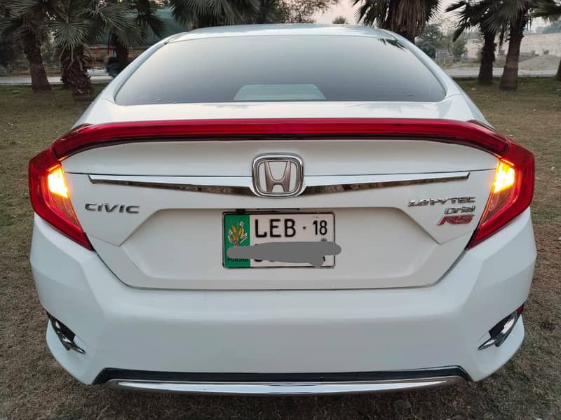 Honda Civic Oriel 1.8 i-VTEC CVT 2018 Genuine ( Low Mileage) 9