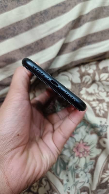 iphone xr 10/10 not even a scratch 4