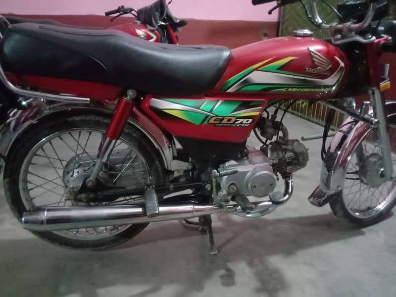 Honda 70cd red colour 0