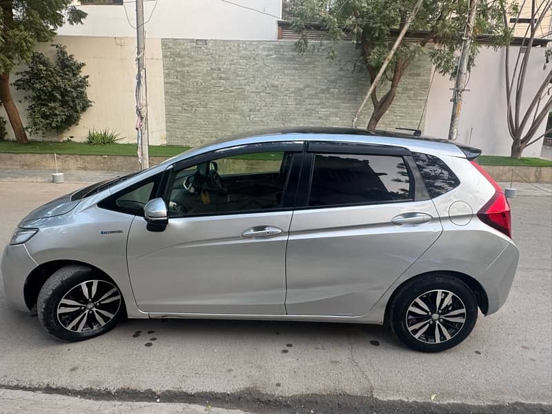 Honda Fit 2015 Urgent 6