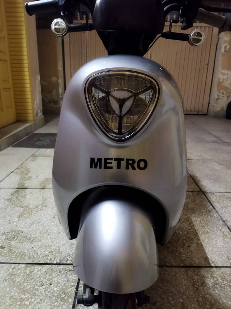 METRO A7 3 WHEELER SCOOTY 1