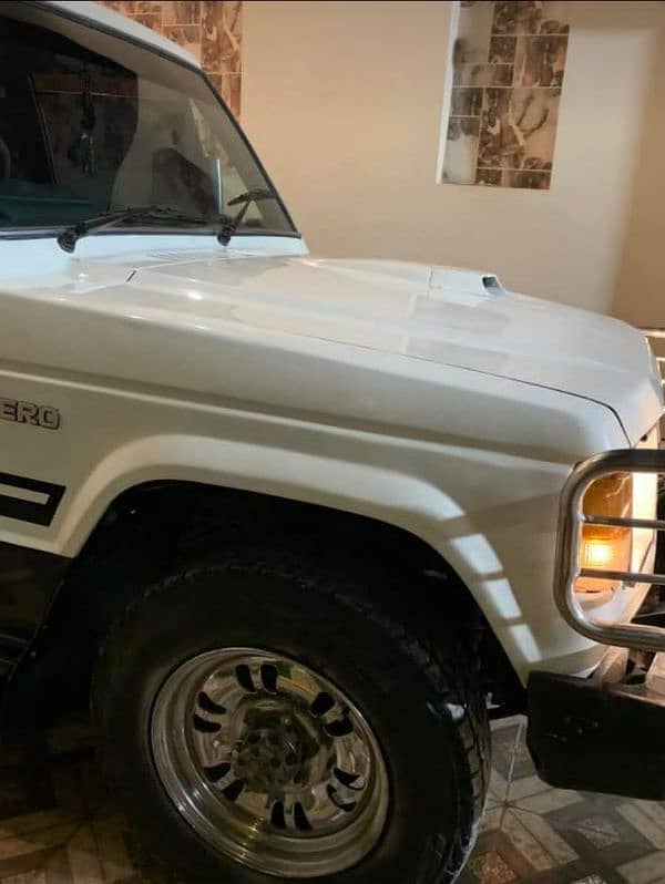 Mitsubishi Pajero 1988 3