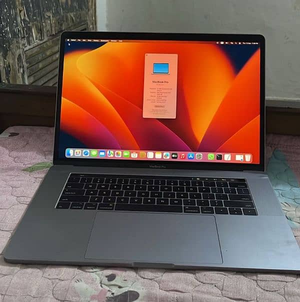 Apple macbook pro 1