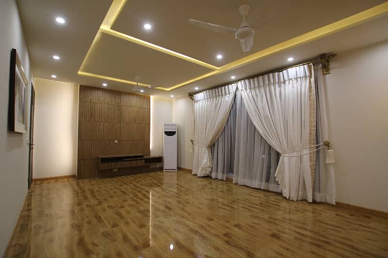 1 Kanal Lavish Upper Portion On Top Location For Rent in DHA Phase 6 Lahore 5