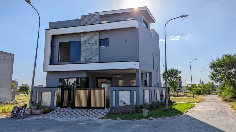 10 Marla House For Sale In Sector B Bahria Town, Lahore 9