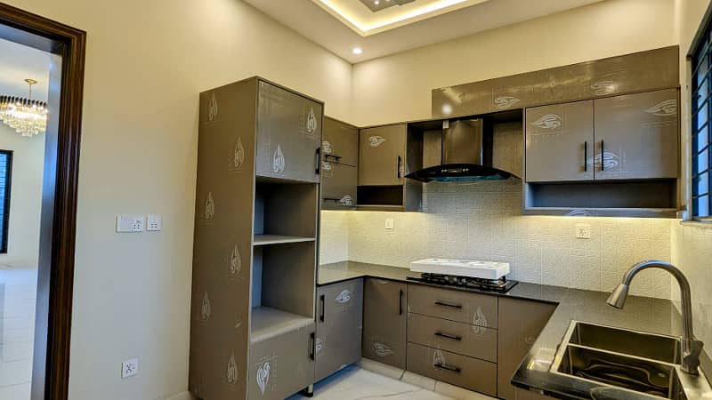 10 Marla House For Sale In Sector B Bahria Town, Lahore 10