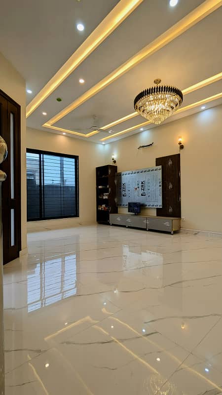 10 Marla House For Sale In Sector B Bahria Town, Lahore 11