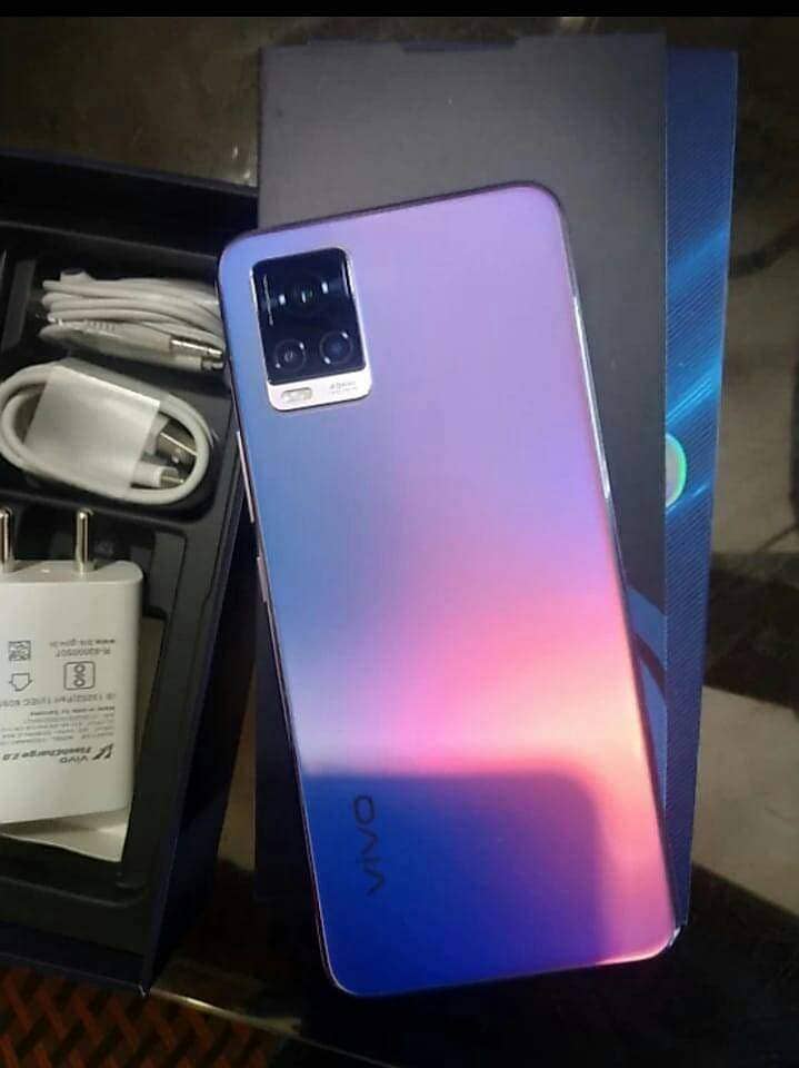 Vivo V20 all okay 10/10 contact my wastap 03263470894 2